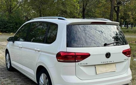 Volkswagen Touran III, 2021 год, 1 555 898 рублей, 7 фотография