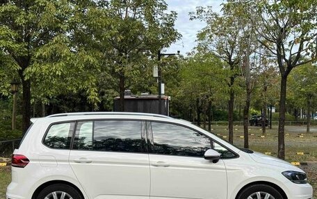 Volkswagen Touran III, 2021 год, 1 555 898 рублей, 6 фотография