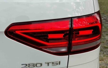 Volkswagen Touran III, 2021 год, 1 555 898 рублей, 9 фотография