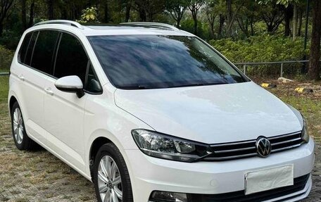 Volkswagen Touran III, 2021 год, 1 555 898 рублей, 4 фотография