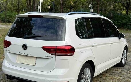 Volkswagen Touran III, 2021 год, 1 555 898 рублей, 10 фотография