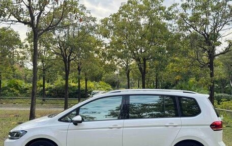 Volkswagen Touran III, 2021 год, 1 555 898 рублей, 5 фотография