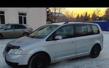 Volkswagen Touran III, 2006 год, 585 000 рублей, 1 фотография