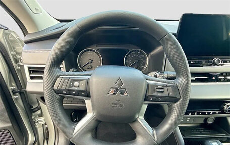 Mitsubishi Outlander, 2025 год, 5 500 000 рублей, 15 фотография