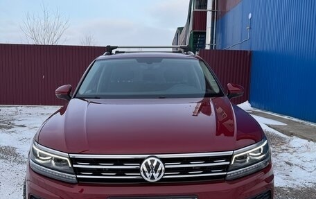 Volkswagen Tiguan II, 2017 год, 2 690 000 рублей, 2 фотография