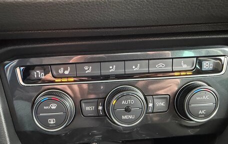 Volkswagen Tiguan II, 2017 год, 2 690 000 рублей, 19 фотография