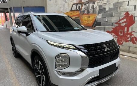 Mitsubishi Outlander, 2023 год, 3 980 000 рублей, 4 фотография