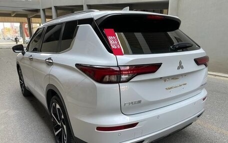 Mitsubishi Outlander, 2023 год, 3 980 000 рублей, 5 фотография