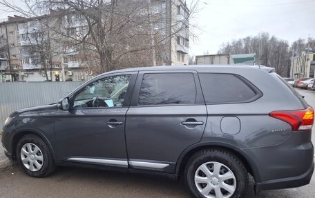 Mitsubishi Outlander III рестайлинг 3, 2018 год, 2 100 000 рублей, 2 фотография