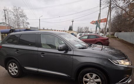 Mitsubishi Outlander III рестайлинг 3, 2018 год, 2 100 000 рублей, 3 фотография