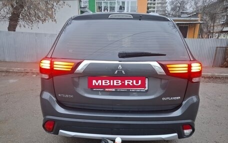 Mitsubishi Outlander III рестайлинг 3, 2018 год, 2 100 000 рублей, 4 фотография