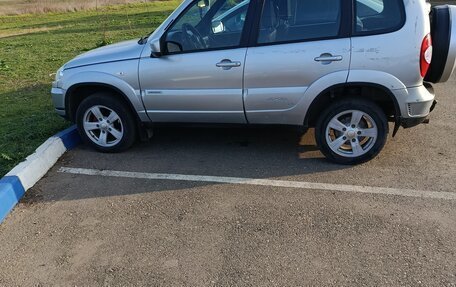 Chevrolet Niva I рестайлинг, 2015 год, 580 000 рублей, 7 фотография