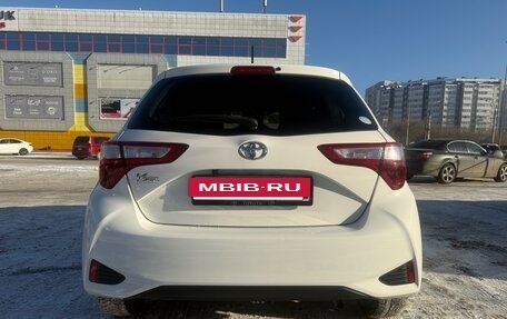 Toyota Vitz, 2018 год, 945 000 рублей, 3 фотография