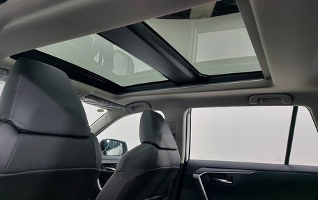 Toyota RAV4, 2025 год, 4 550 000 рублей, 21 фотография