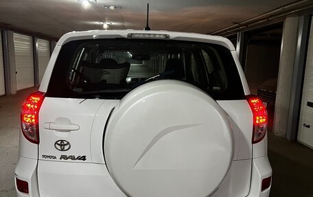 Toyota RAV4, 2011 год, 2 000 000 рублей, 2 фотография