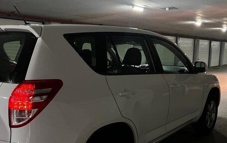 Toyota RAV4, 2011 год, 2 000 000 рублей, 4 фотография