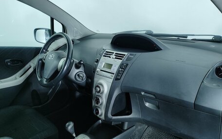 Toyota Yaris III рестайлинг, 2007 год, 649 000 рублей, 18 фотография