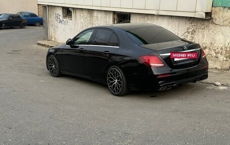 Mercedes-Benz E-Класс, 2018 год, 2 100 000 рублей, 3 фотография