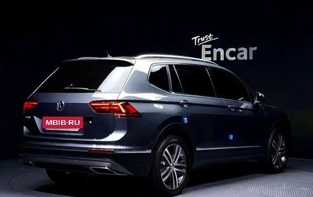 Volkswagen Tiguan II, 2021 год, 2 470 500 рублей, 2 фотография