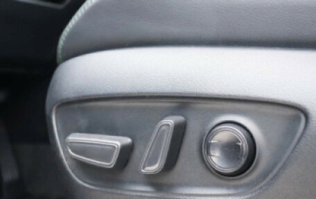 Toyota RAV4, 2025 год, 4 690 000 рублей, 12 фотография