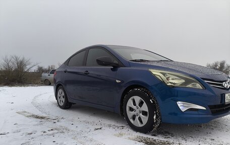 Hyundai Solaris II рестайлинг, 2015 год, 920 000 рублей, 2 фотография
