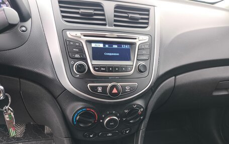 Hyundai Solaris II рестайлинг, 2015 год, 920 000 рублей, 9 фотография