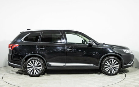 Mitsubishi Outlander III рестайлинг 3, 2018 год, 1 849 777 рублей, 4 фотография