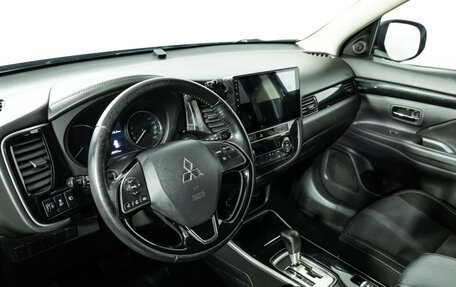 Mitsubishi Outlander III рестайлинг 3, 2018 год, 1 849 777 рублей, 11 фотография