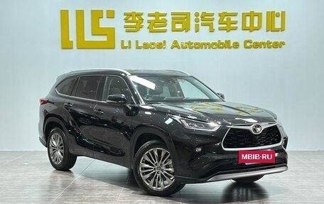 Toyota Highlander, 2024 год, 5 040 000 рублей, 3 фотография