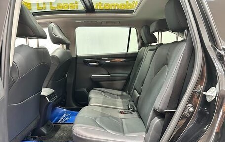 Toyota Highlander, 2024 год, 5 040 000 рублей, 15 фотография