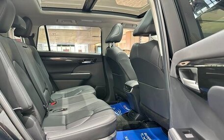 Toyota Highlander, 2024 год, 5 040 000 рублей, 17 фотография