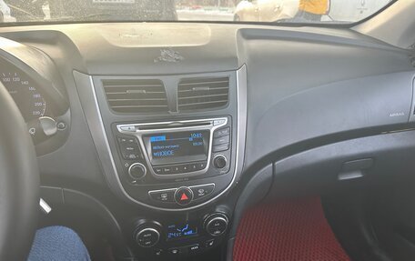 Hyundai Solaris II рестайлинг, 2015 год, 540 000 рублей, 10 фотография