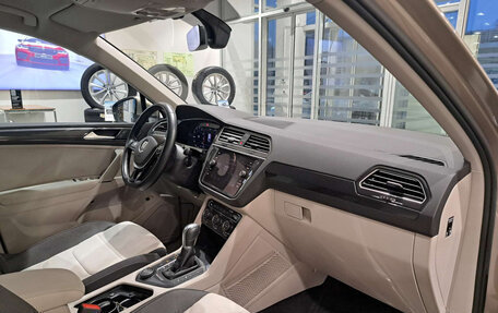 Volkswagen Tiguan II, 2017 год, 3 290 000 рублей, 13 фотография