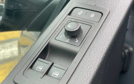 Volkswagen Caravelle T6 рестайлинг, 2019 год, 3 990 000 рублей, 8 фотография