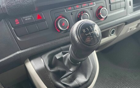 Volkswagen Caravelle T6 рестайлинг, 2019 год, 3 990 000 рублей, 19 фотография