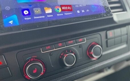 Volkswagen Caravelle T6 рестайлинг, 2019 год, 3 990 000 рублей, 18 фотография