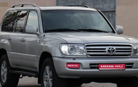 Toyota Land Cruiser 100 рестайлинг 2, 2006 год, 2 700 000 рублей, 1 фотография