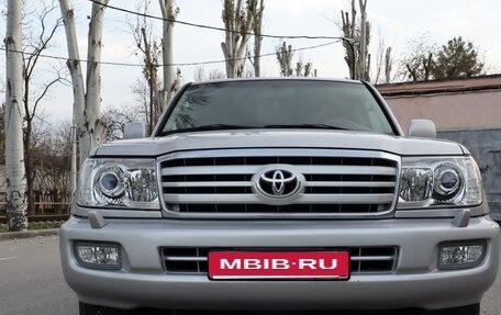 Toyota Land Cruiser 100 рестайлинг 2, 2006 год, 2 700 000 рублей, 2 фотография