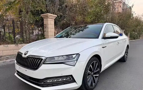 Skoda Superb III рестайлинг, 2022 год, 2 050 071 рублей, 1 фотография
