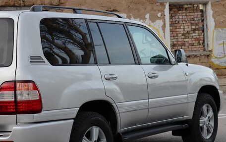 Toyota Land Cruiser 100 рестайлинг 2, 2006 год, 2 700 000 рублей, 10 фотография