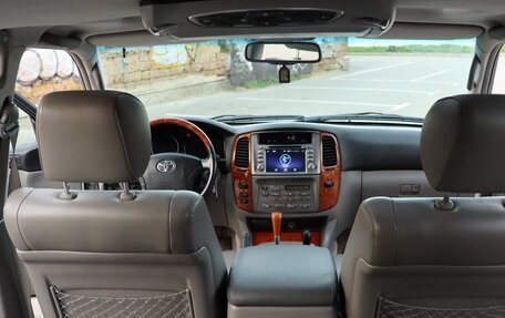 Toyota Land Cruiser 100 рестайлинг 2, 2006 год, 2 700 000 рублей, 24 фотография