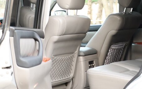 Toyota Land Cruiser 100 рестайлинг 2, 2006 год, 2 700 000 рублей, 21 фотография