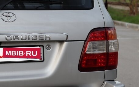 Toyota Land Cruiser 100 рестайлинг 2, 2006 год, 2 700 000 рублей, 16 фотография