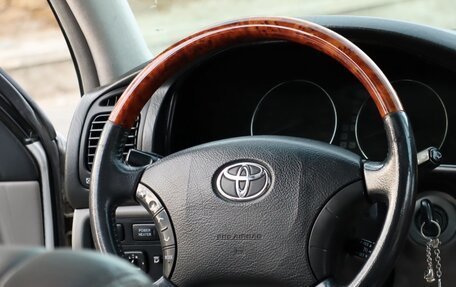 Toyota Land Cruiser 100 рестайлинг 2, 2006 год, 2 700 000 рублей, 26 фотография