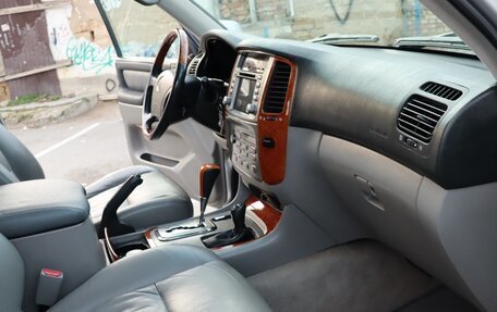 Toyota Land Cruiser 100 рестайлинг 2, 2006 год, 2 700 000 рублей, 39 фотография