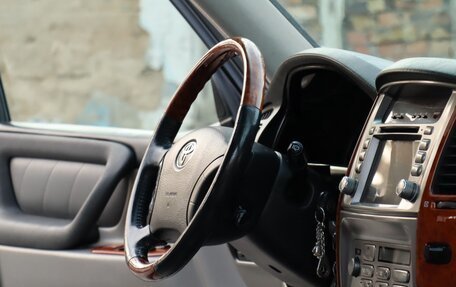 Toyota Land Cruiser 100 рестайлинг 2, 2006 год, 2 700 000 рублей, 37 фотография