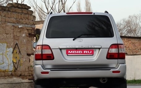 Toyota Land Cruiser 100 рестайлинг 2, 2006 год, 2 700 000 рублей, 40 фотография