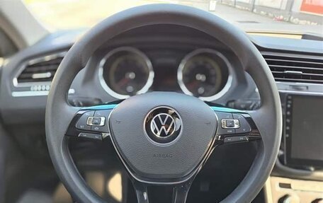 Volkswagen Tiguan II, 2021 год, 2 220 000 рублей, 12 фотография