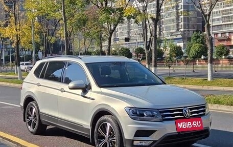 Volkswagen Tiguan II, 2021 год, 2 220 000 рублей, 3 фотография
