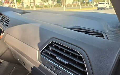 Volkswagen Tiguan II, 2021 год, 2 220 000 рублей, 16 фотография